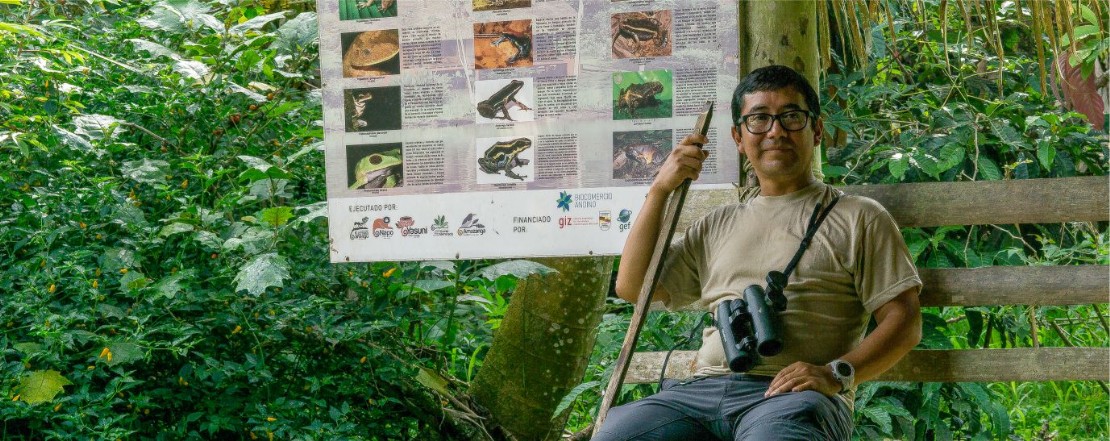 Der Ecuadorguide erklärt den Jungle